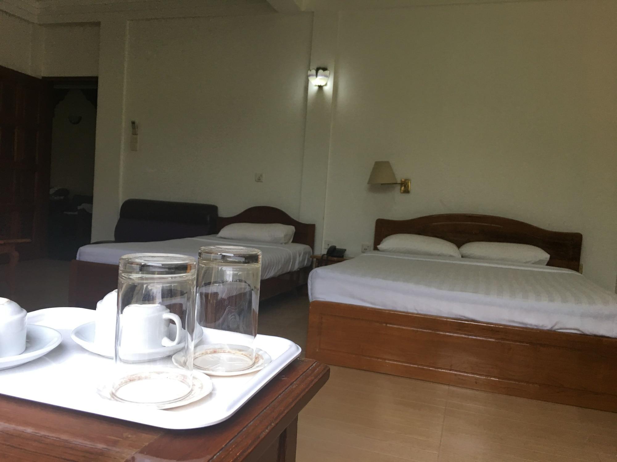 Hotel Windsor Yangon Exterior photo