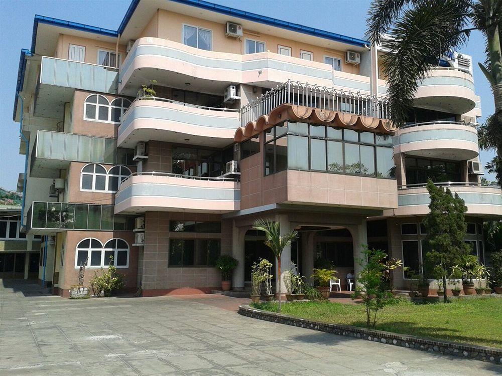 Hotel Windsor Yangon Exterior photo