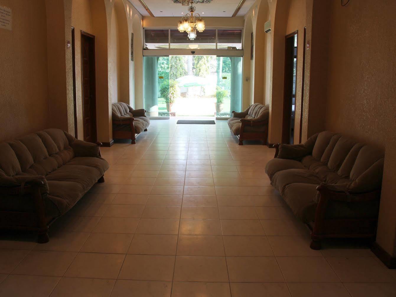 Hotel Windsor Yangon Exterior photo
