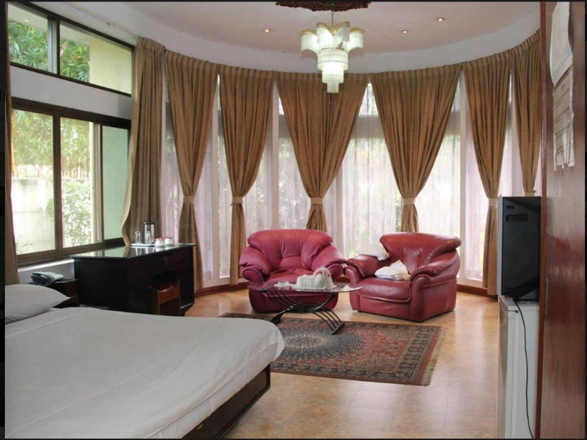 Hotel Windsor Yangon Exterior photo